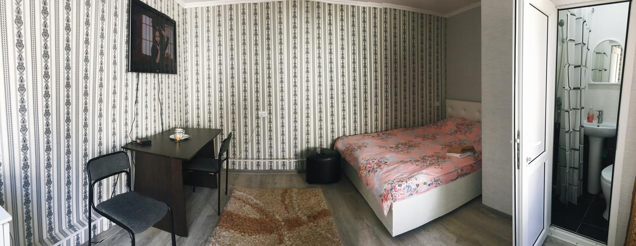 Holiday Hostel House Bishkek Exteriör bild