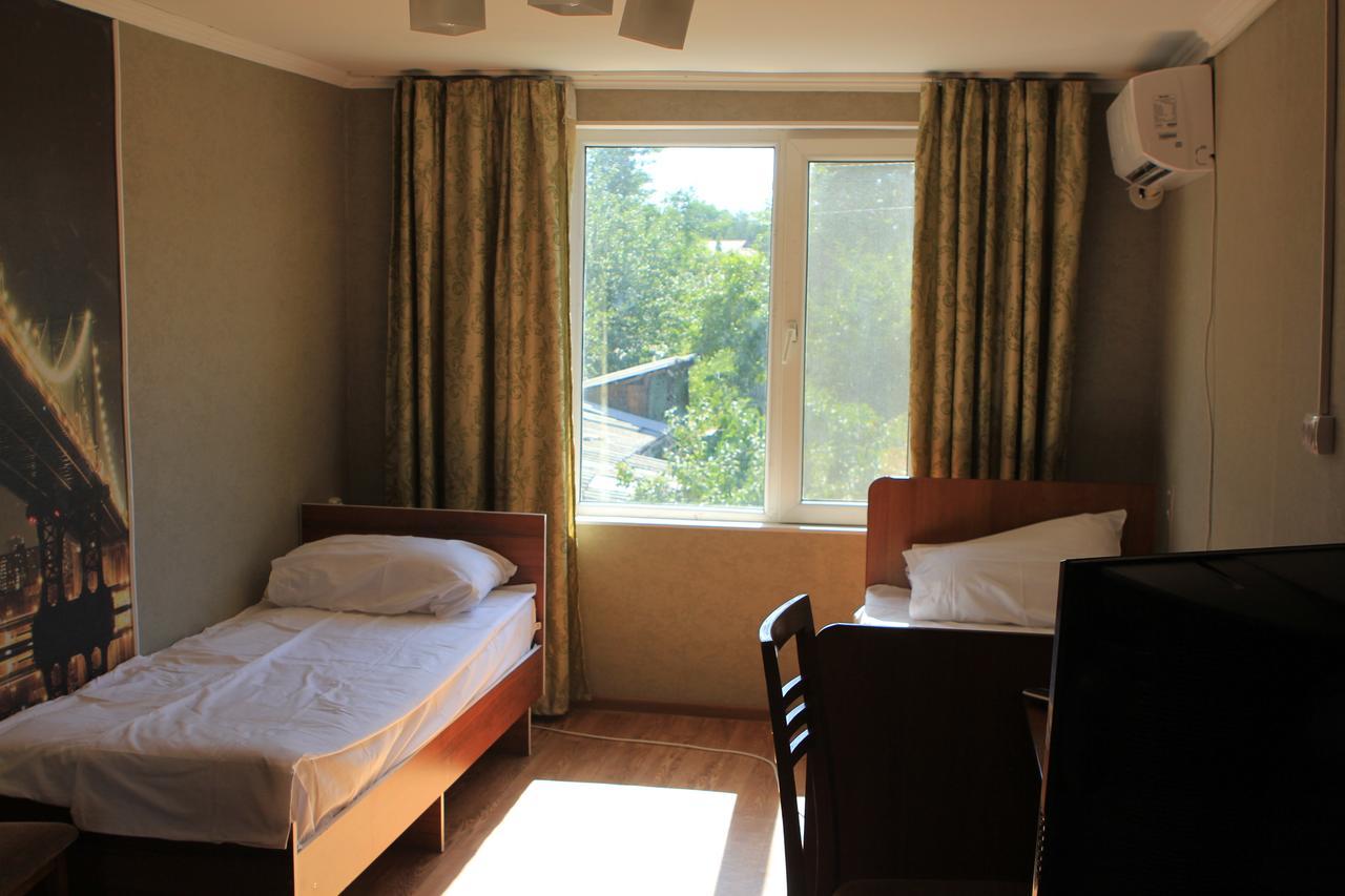 Holiday Hostel House Bishkek Exteriör bild