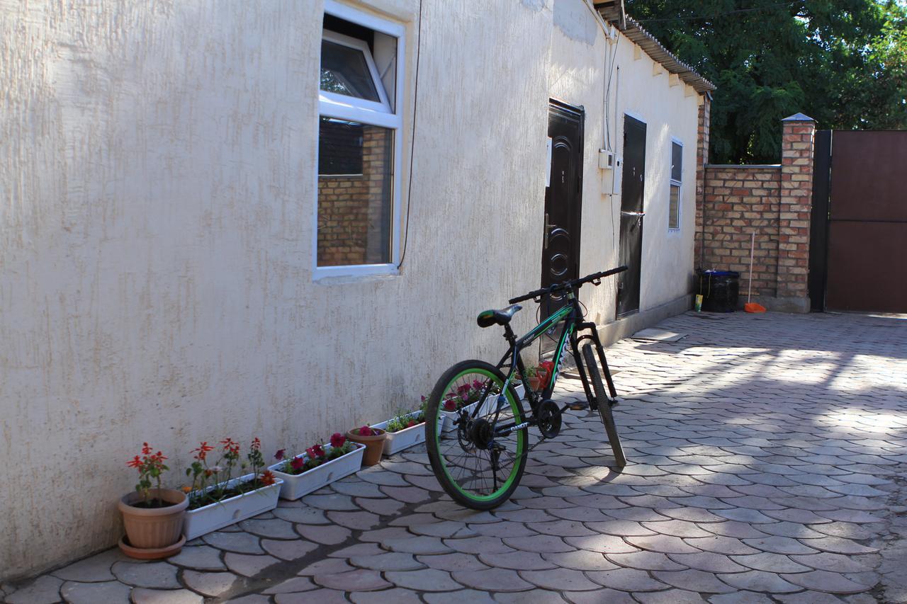 Holiday Hostel House Bishkek Exteriör bild