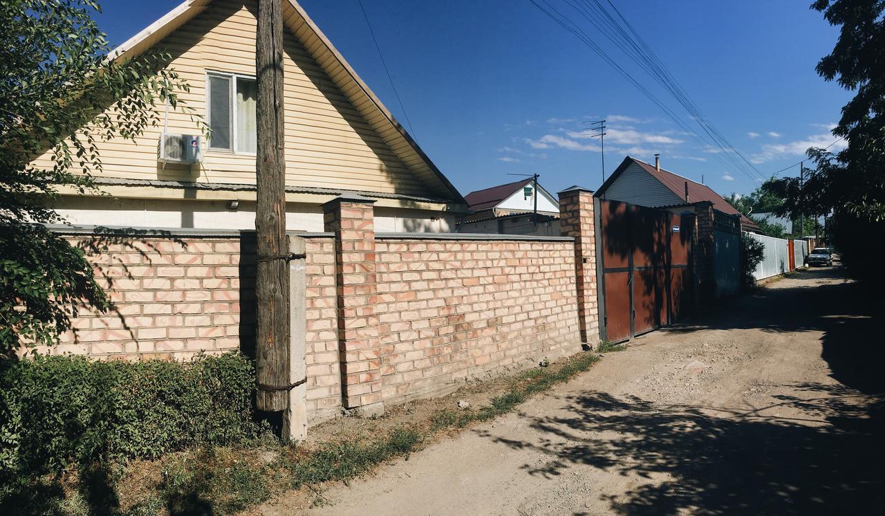 Holiday Hostel House Bishkek Exteriör bild