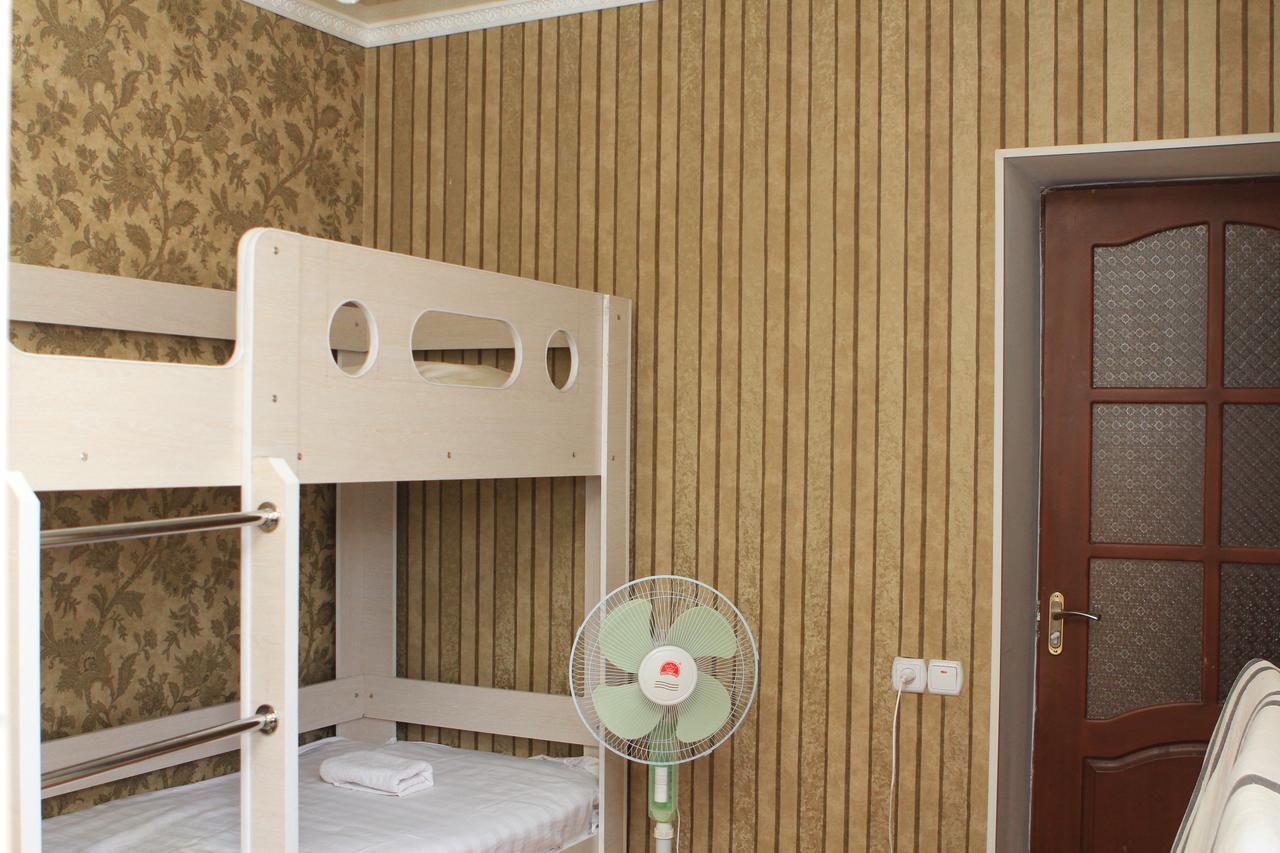Holiday Hostel House Bishkek Exteriör bild
