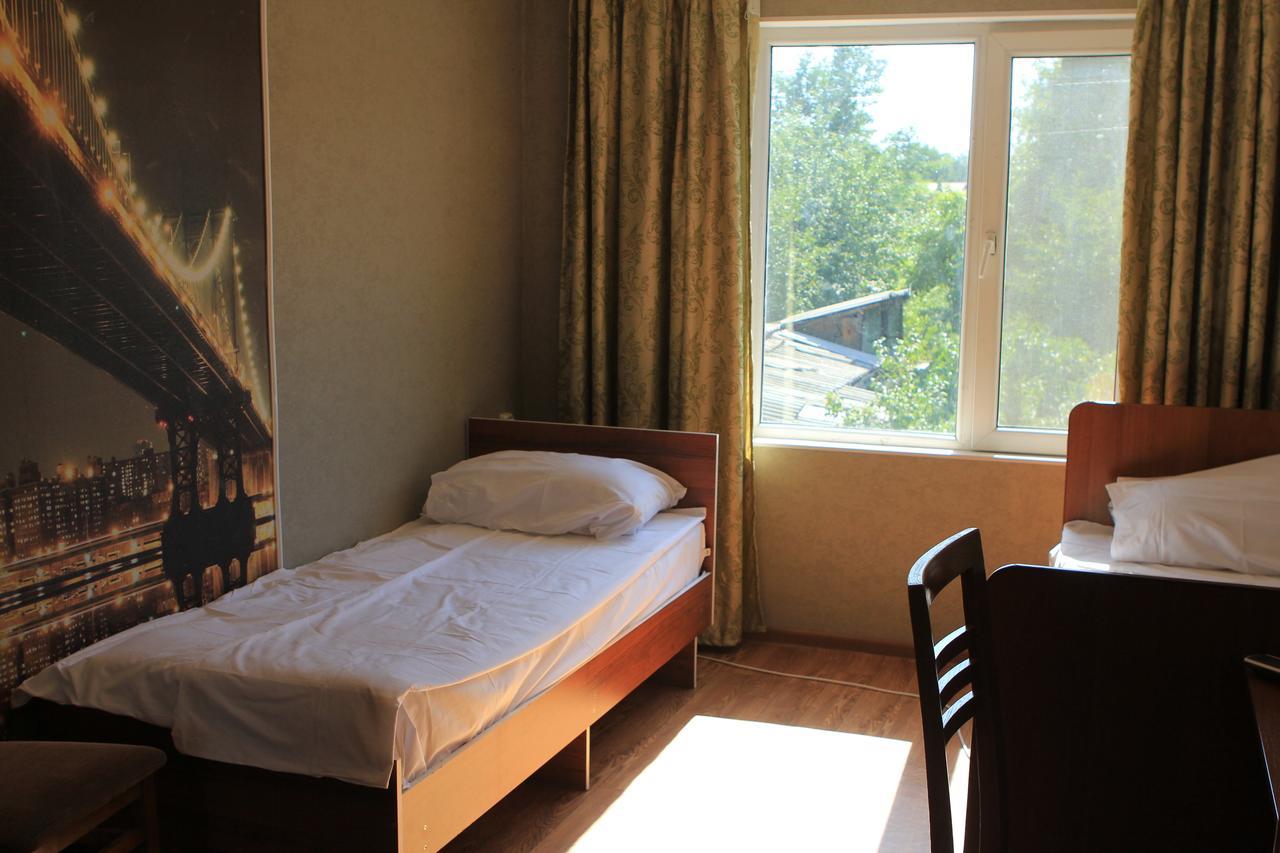 Holiday Hostel House Bishkek Exteriör bild