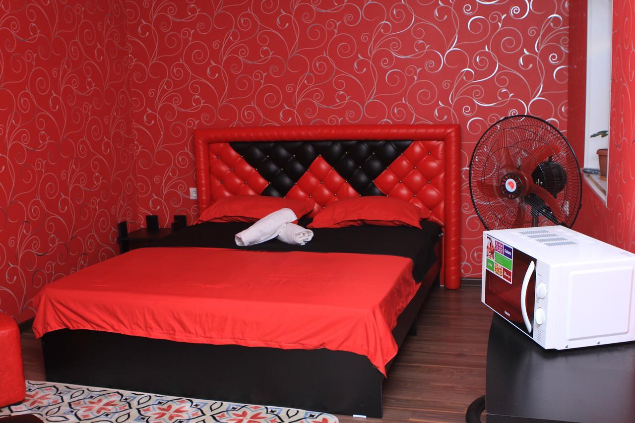 Holiday Hostel House Bishkek Exteriör bild