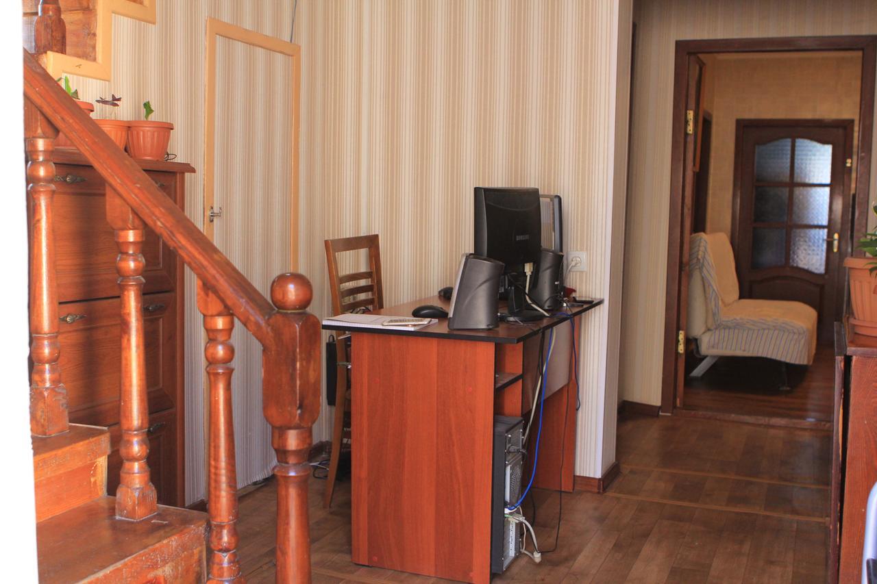 Holiday Hostel House Bishkek Exteriör bild