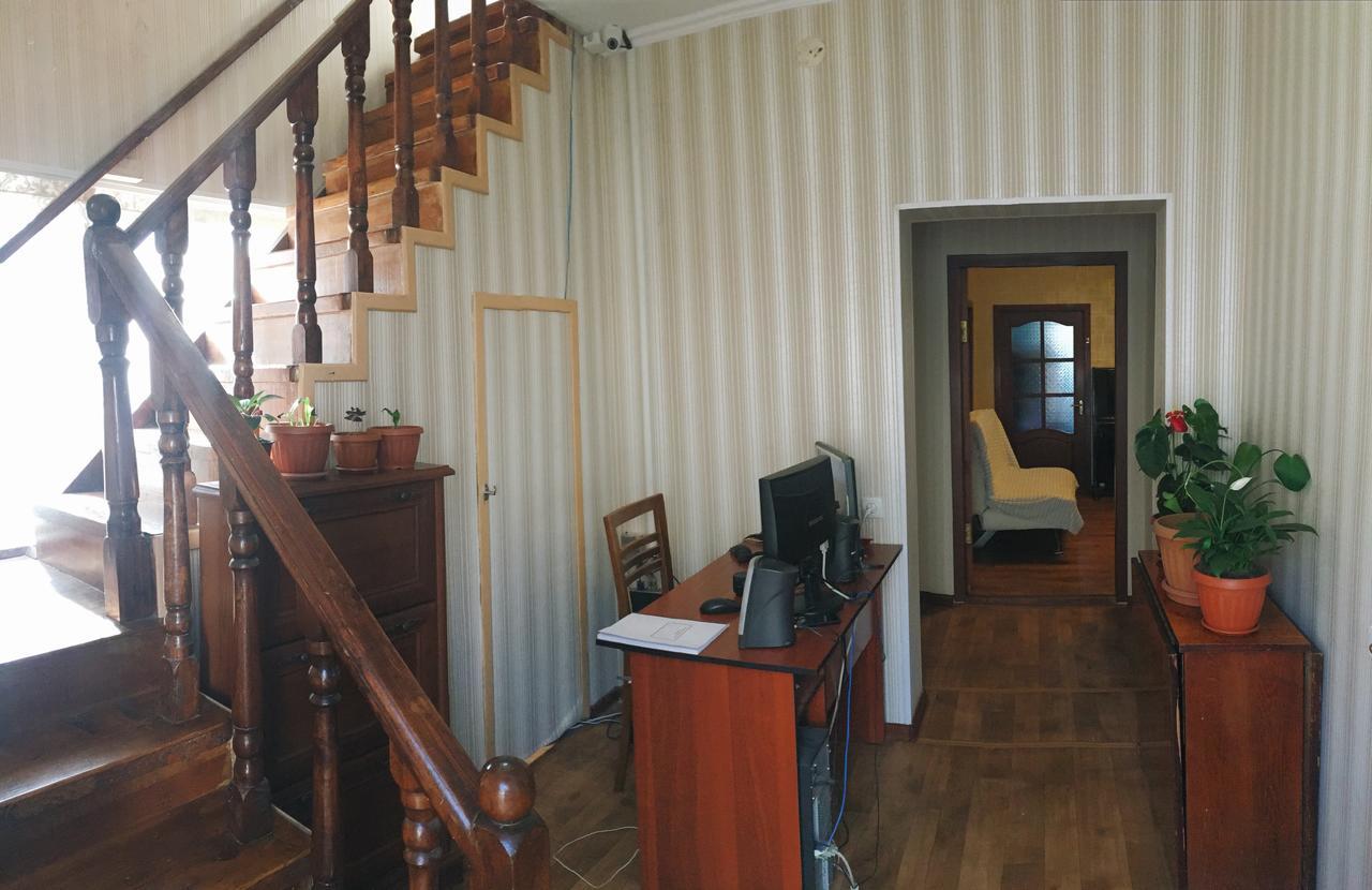 Holiday Hostel House Bishkek Exteriör bild