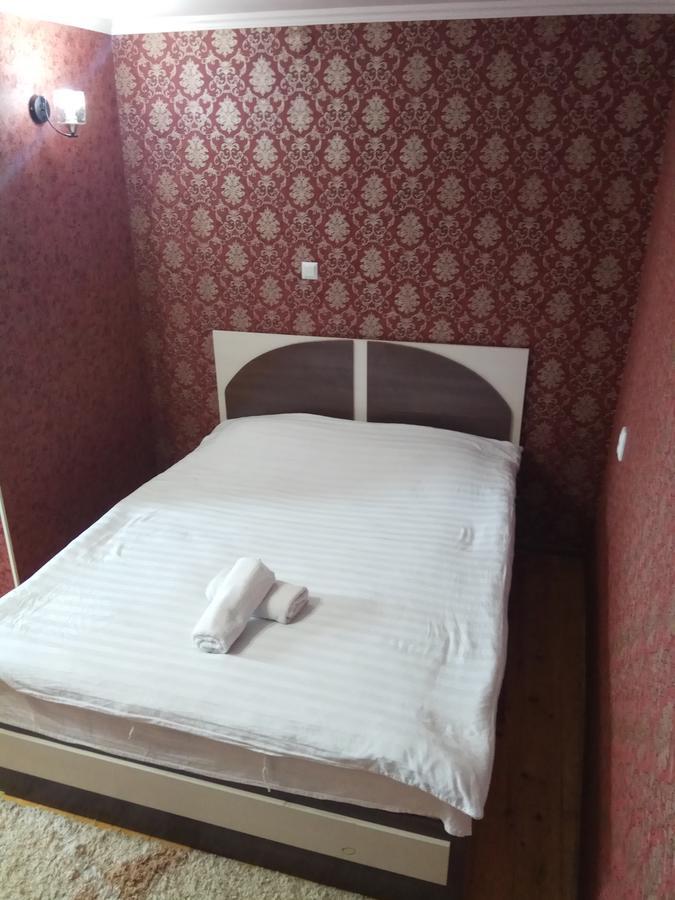 Holiday Hostel House Bishkek Exteriör bild