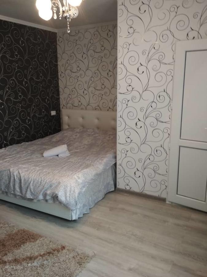Holiday Hostel House Bishkek Exteriör bild